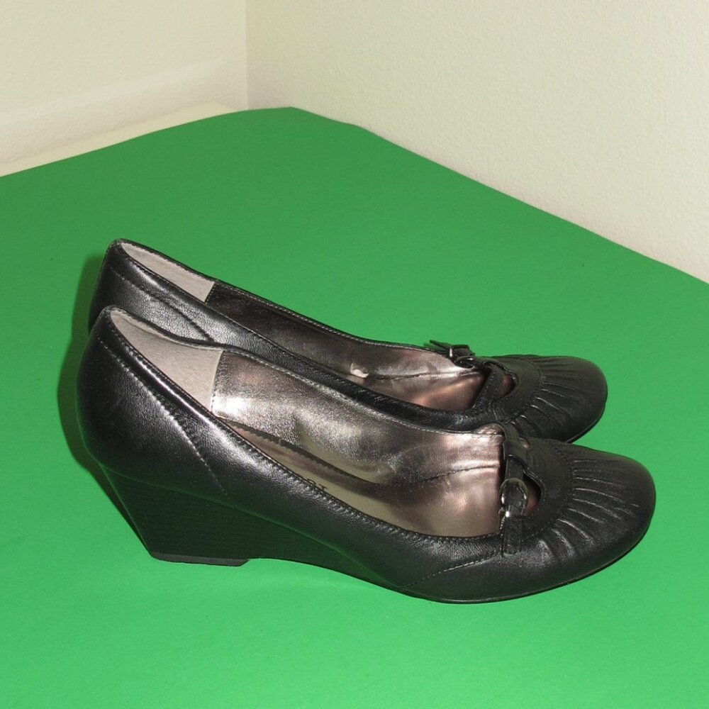Report CECEE Woman’s Black Wedge Heels, Size 8